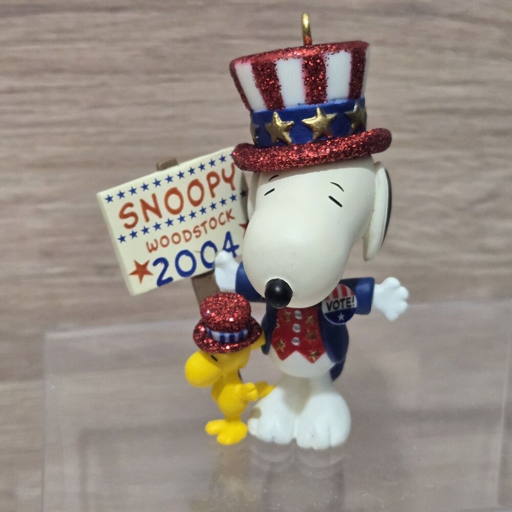 2004 The Winning Ticket Hallmark Ornament Spotlight On Snoopy #7 Peanuts No Box